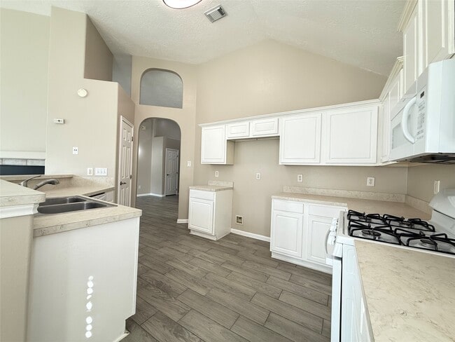 Building Photo - 6111 Settlers Village Dr