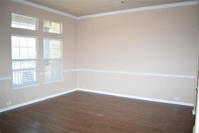 Building Photo - 7233 Via Dono Dr
