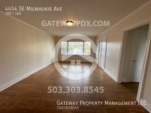 Building Photo - 4454 SE Milwaukie Ave