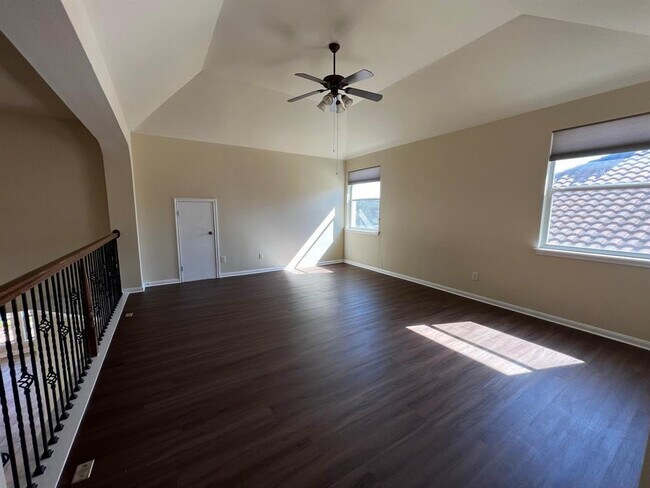 Building Photo - 15224 Interlachen Dr