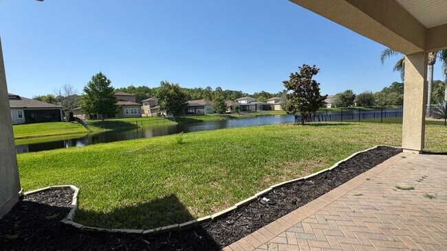 Building Photo - Beautiful 4B/3B with Bonus Office Space Fo...