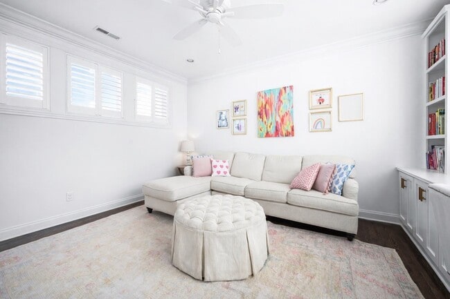 Building Photo - 1043 Calico St