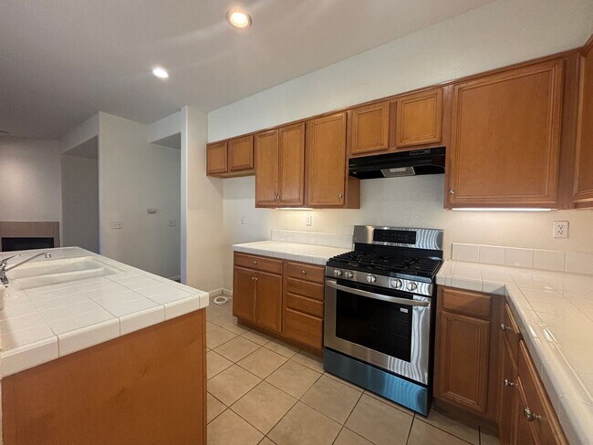 Building Photo - 44321 Sunmist Ct