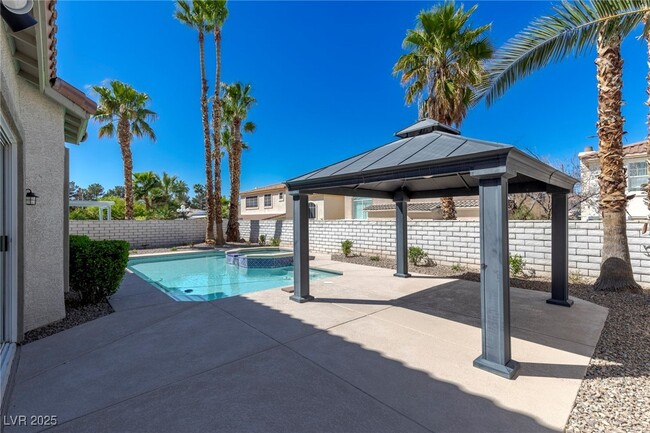Building Photo - 2510 Putting Green Dr