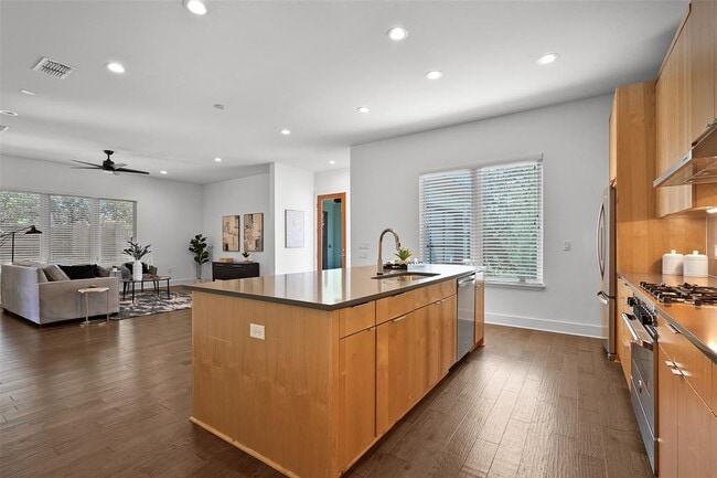 Building Photo - 7813 Mullen Dr