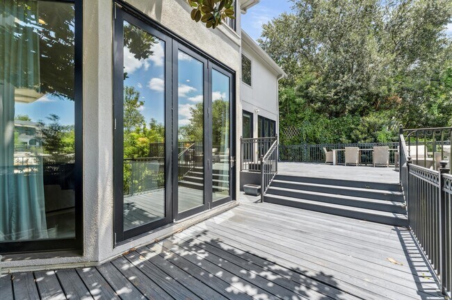 Building Photo - 7 Marilane St