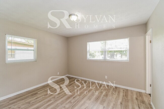 Building Photo - One-level living at its best