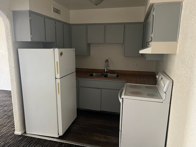 Building Photo - Affordable 2 Bedroom Condo in Central Las ...