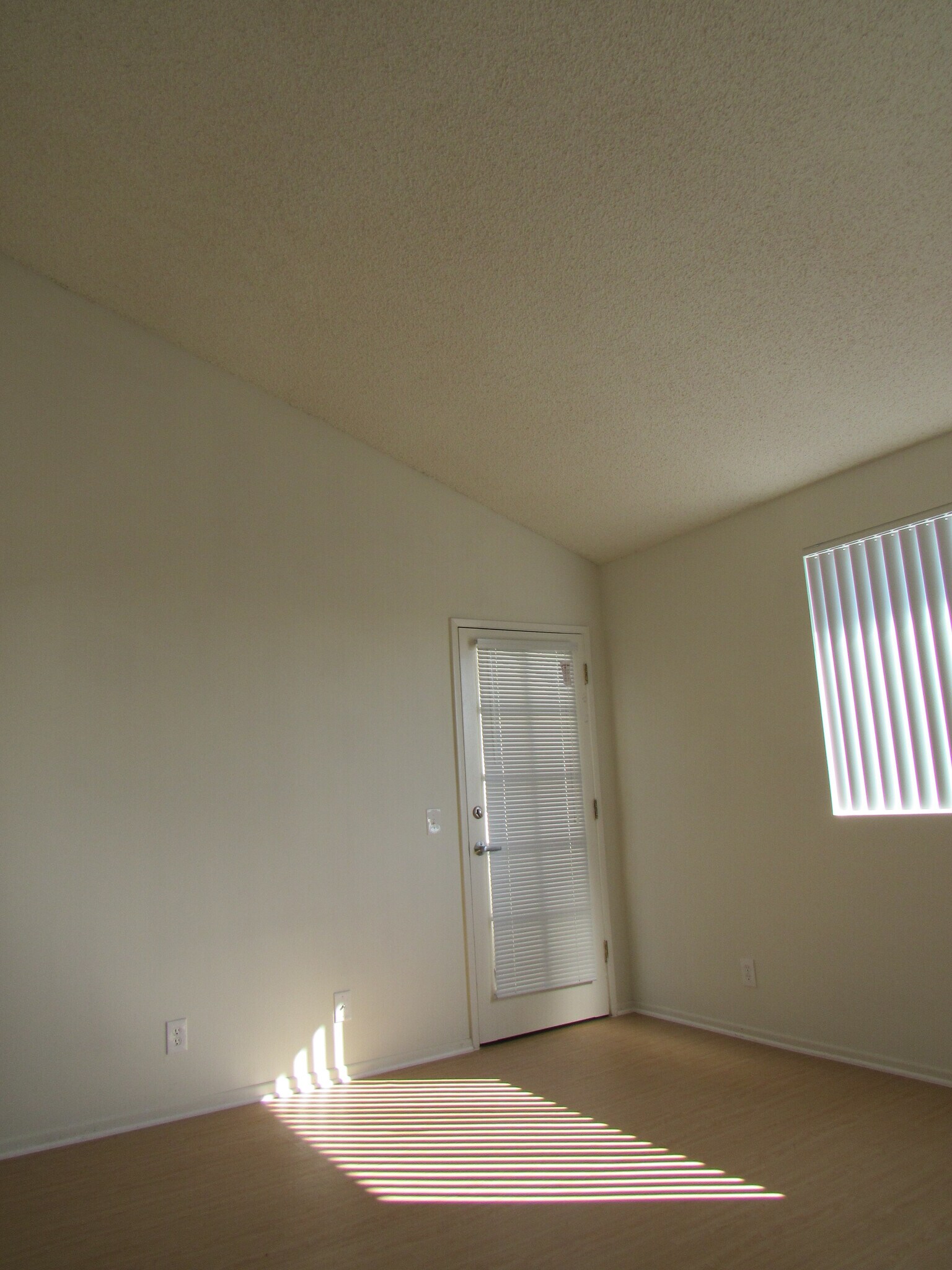 Building Photo - 7665 Fountain Ave