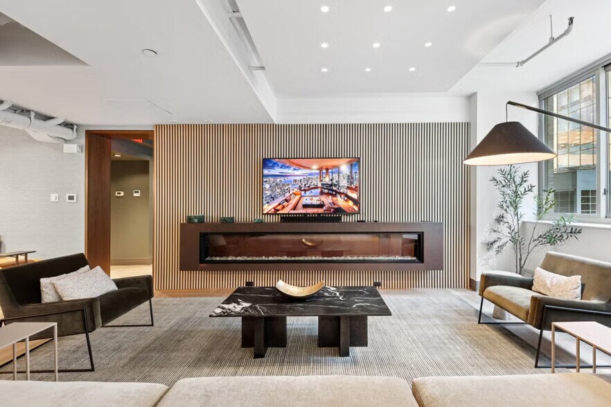 Building Photo - 561 10th Ave