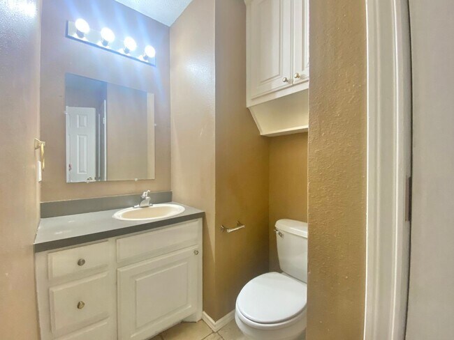 Building Photo - Move in special - second month's rent is $...