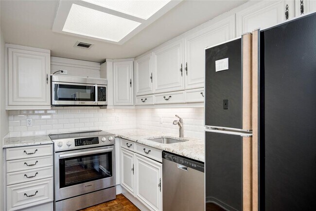 Building Photo - 1122 Colorado St