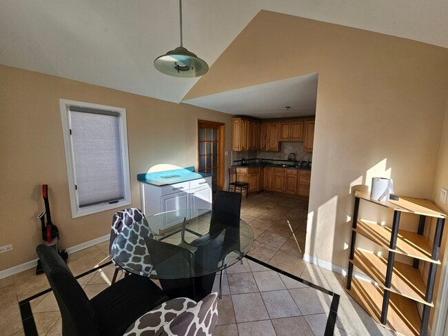 Building Photo - 1N670 River Dr