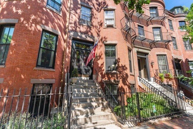 Building Photo - 91 Waltham St