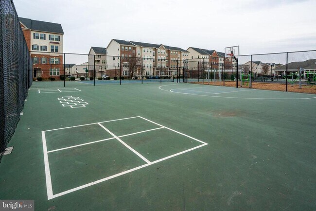 Building Photo - 6202 Davinci St