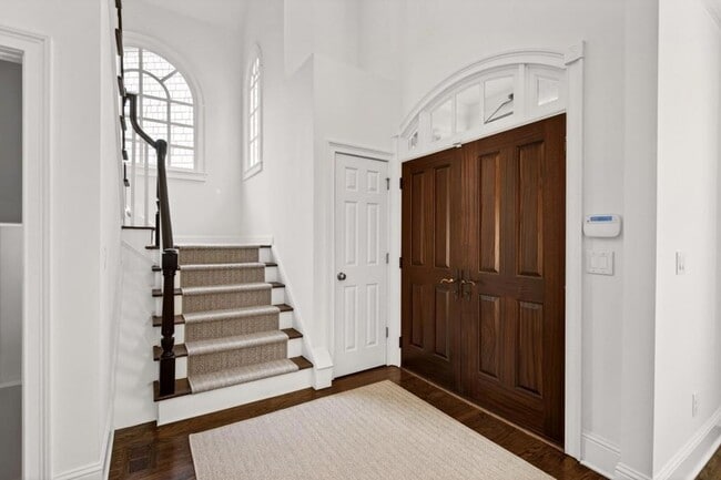 Building Photo - 16 Conifer Cir NE