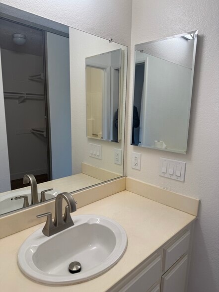 Building Photo - 4055 Porte La Paz