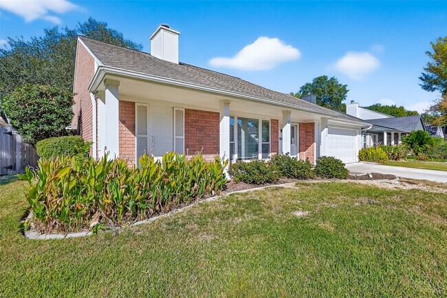 Building Photo - 21234 Park Willow Dr