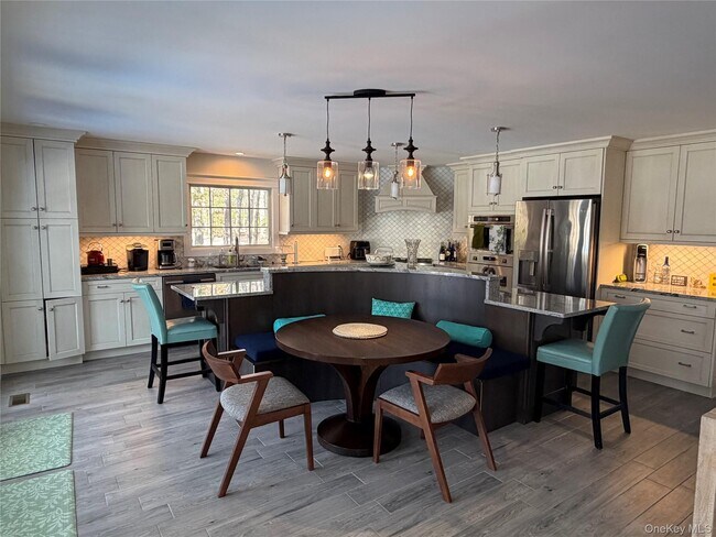 Building Photo - 27 Deer Path