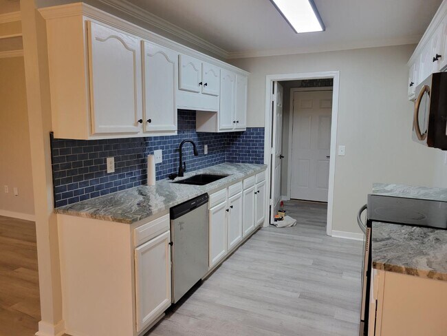 Building Photo - 119 Cedar Spring Cir