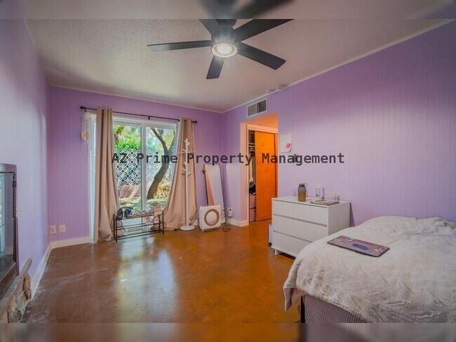 Building Photo - 351 E Encanto Dr