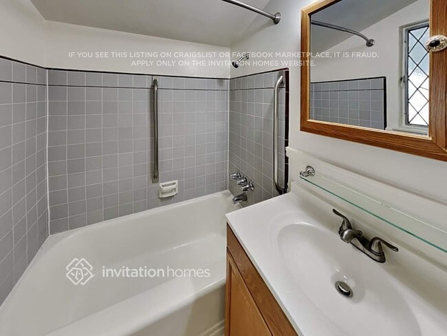 Building Photo - 4300 42nd Ave