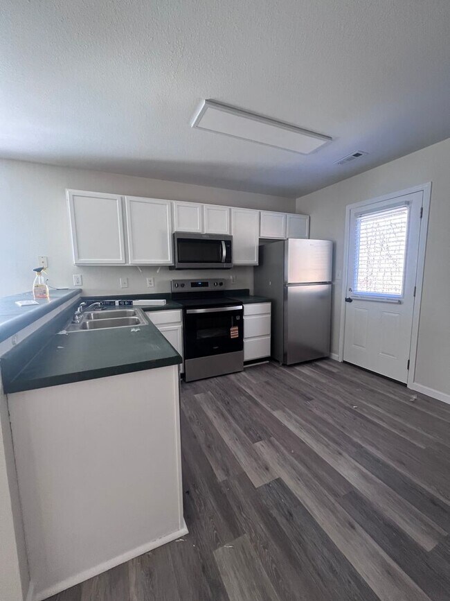 Building Photo - 1719-1719 Hanover Blvd