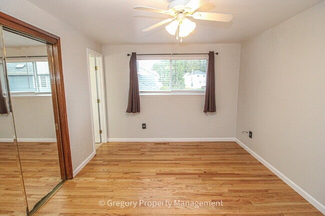 Building Photo - Charming, Well Maintained 4 Bedroom, 2.5 Bathroom Bothell Area Home in Northshore S.D. Spacious F...