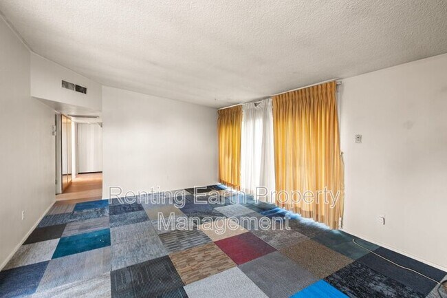 Building Photo - 6452 Evergreen Blvd