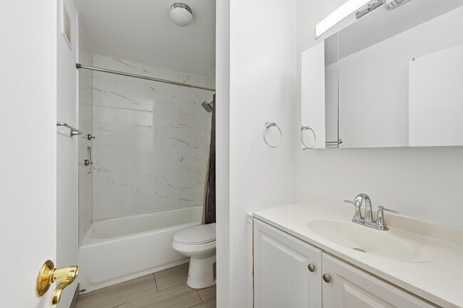 Building Photo - 2498 NW 99th Ave