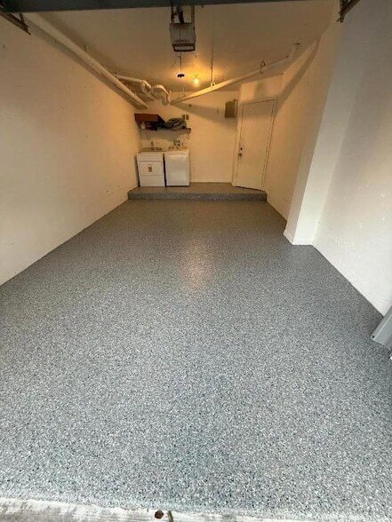 Building Photo - 1100 Crestwood Ct S