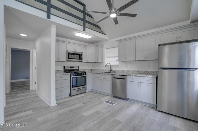 Building Photo - 1076 Lilinoe Way