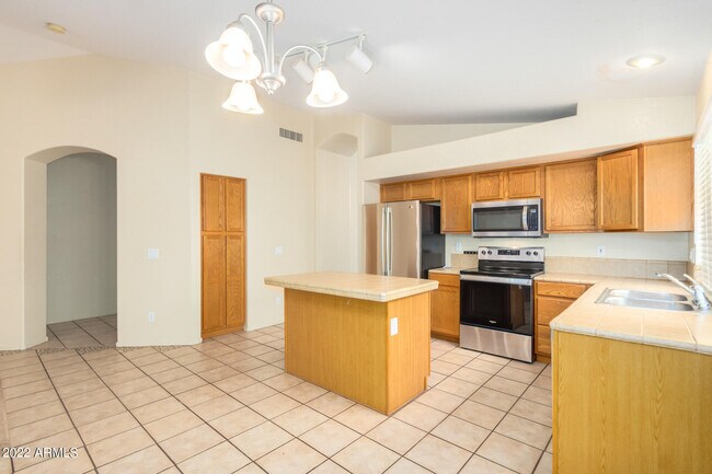 Building Photo - 12531 W Edgemont Ave