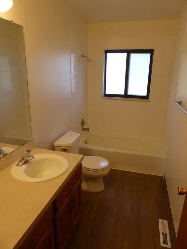 Building Photo - 808 Horizon Ave