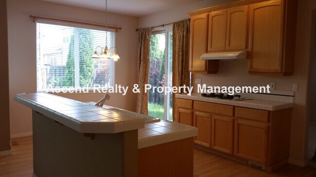 Building Photo - Bethany 4 Bed One Bed & Full Bath on Main Fenced Yard w/EV Charger Close to Schools & Shopping