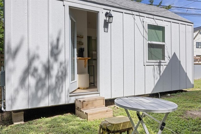 Building Photo - 1167 Ridgeway Dr