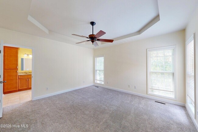 Building Photo - 1140 Greenbriar Dr