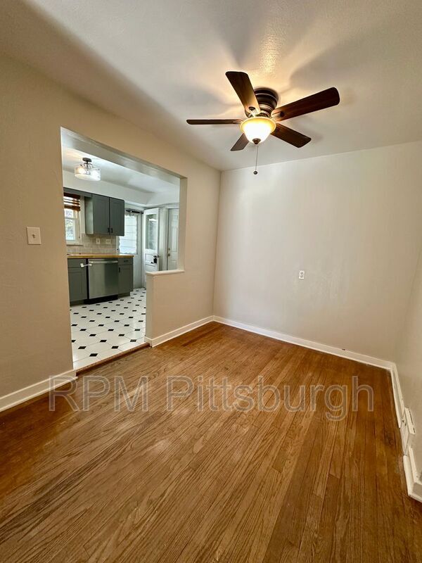 Building Photo - 208 Bridge St