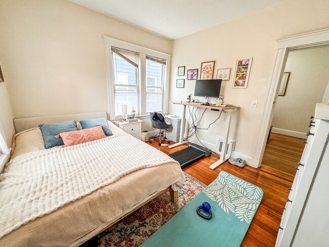 Building Photo - 70 Line St