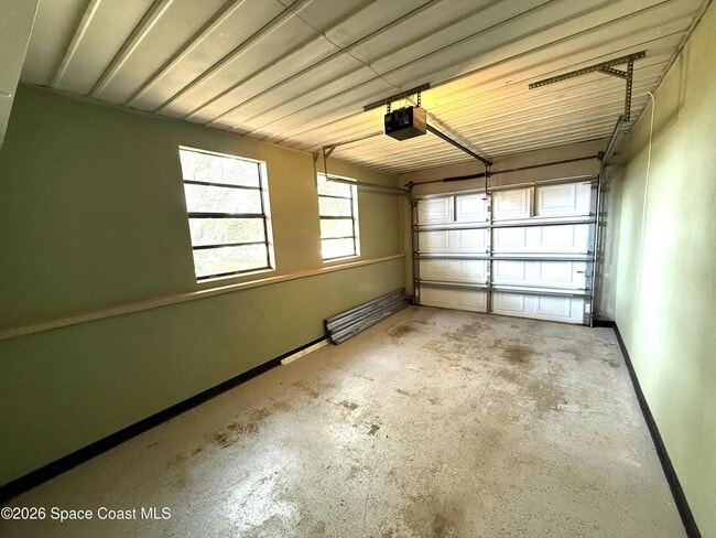 Building Photo - 668 Hampton Dr NE