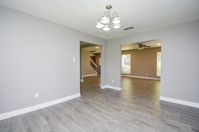 Building Photo - 2110 Hilton Head Dr