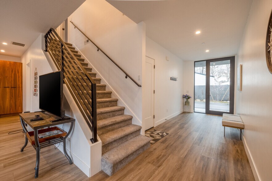 Building Photo - 2597 S 700 E