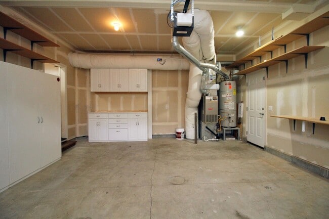 Building Photo - Spectacular Newer Construction Troutdale H...