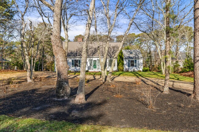 Building Photo - 13 N Meadow Ln