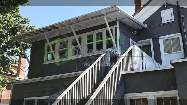 Building Photo - 215 D St E