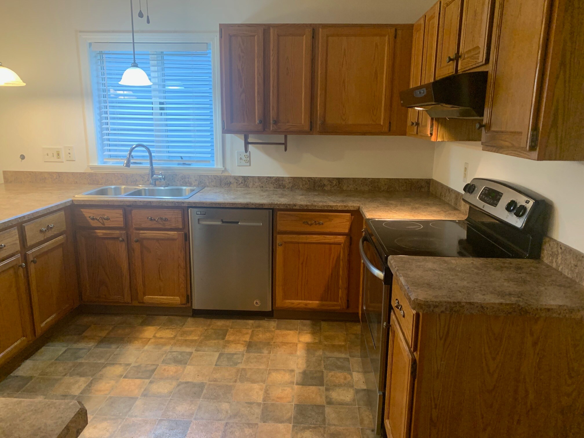 Building Photo - 61 Trotters Way