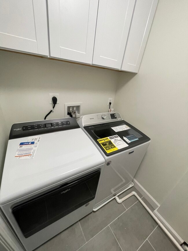 Building Photo - 6425 Apt 303