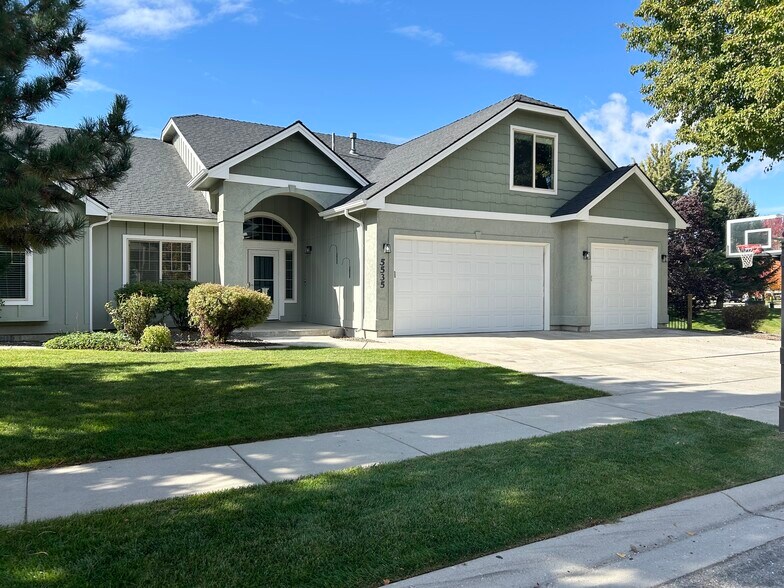 Primary Photo - 5535 N Lolo Pass Ave