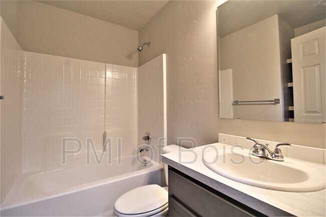 Building Photo - 19571 Newhall Pl