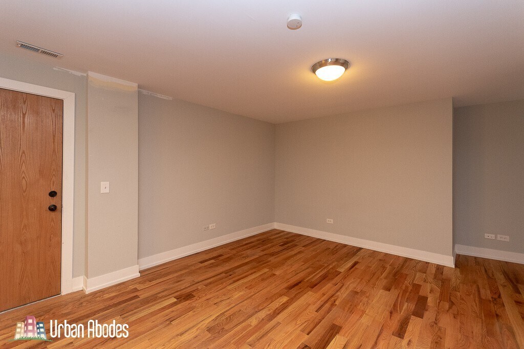 Building Photo - 556 W Arlington Pl